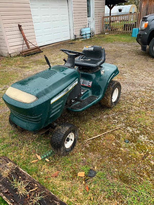 2 Craftsman lawnmowers one runs the other the engine is seized in Other in Sudbury