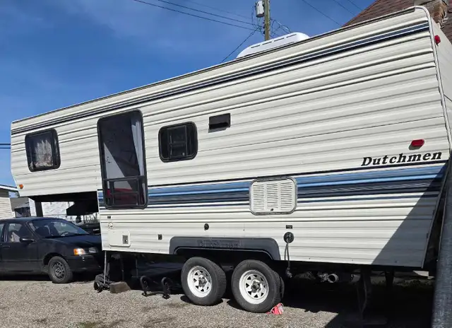 Like new renovated solar 1993 Dutchmen fifth-wheel in Travel Trailers & Campers in Vernon - Image 9