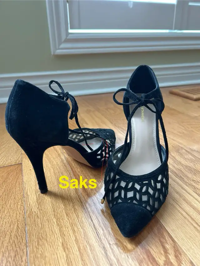 Women’s Dress Shoes - Saks Velvet Tie Shoe - Sz8 in Women's - Shoes in Oshawa / Durham Region - Image 2