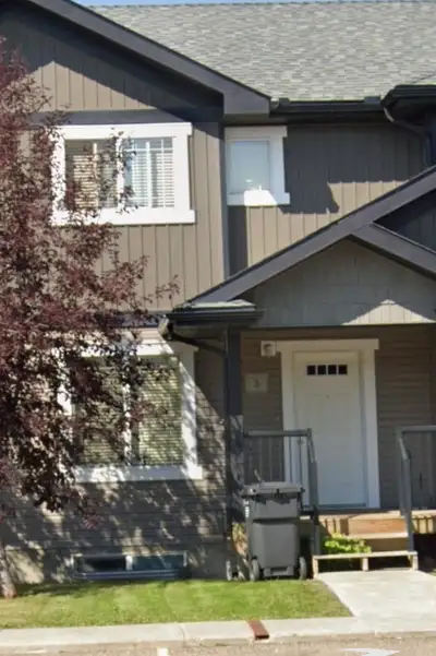 Looking for someone to take over lease for July 1st/2026. This townhouse has 3 bedrooms, 1 1/2 bathr...