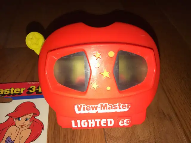 View-Master Lot 2 x 3D Viewers + 2 New set Reels + Vintage Sets in Toys & Games in St. Catharines - Image 3