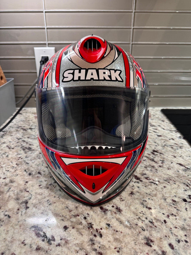 Shark Helmet Mint condition in Other in Markham / York Region - Image 2