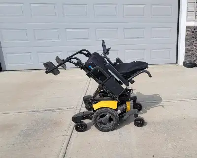 Quickie QM-710 Power Wheelchair - Power Tilt /SpiderTrac Suspension Frame Width: 20 Inches Seat Dept...