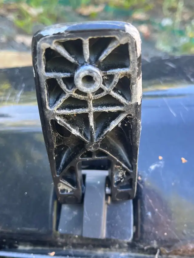 2010 Ford escape hatch for parts in Auto Body Parts in Bedford - Image 3