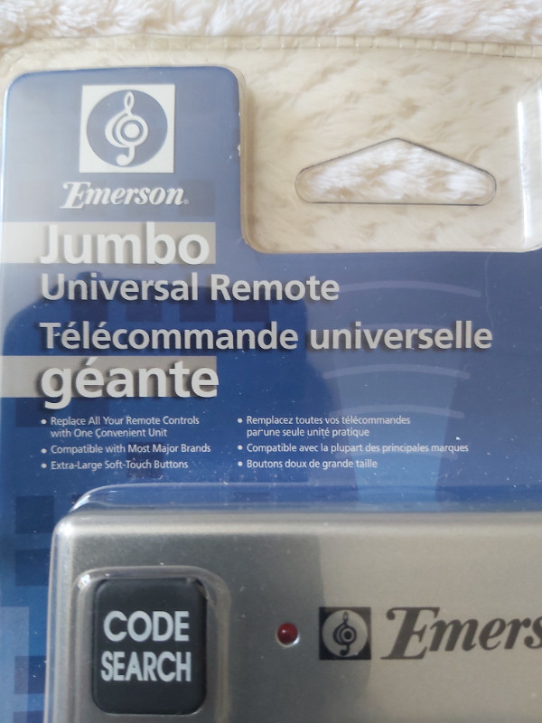 Brand New in Package! Emerson Jumbo Universal Remote in Video & TV Accessories in Saint John - Image 2