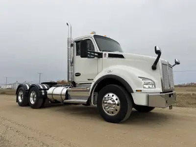 2021 Kenworth T880 Day Cab Cummins X15 525hp 18 speed Eaton Ultrashift 274,000 kms 7925 hours 14,600...