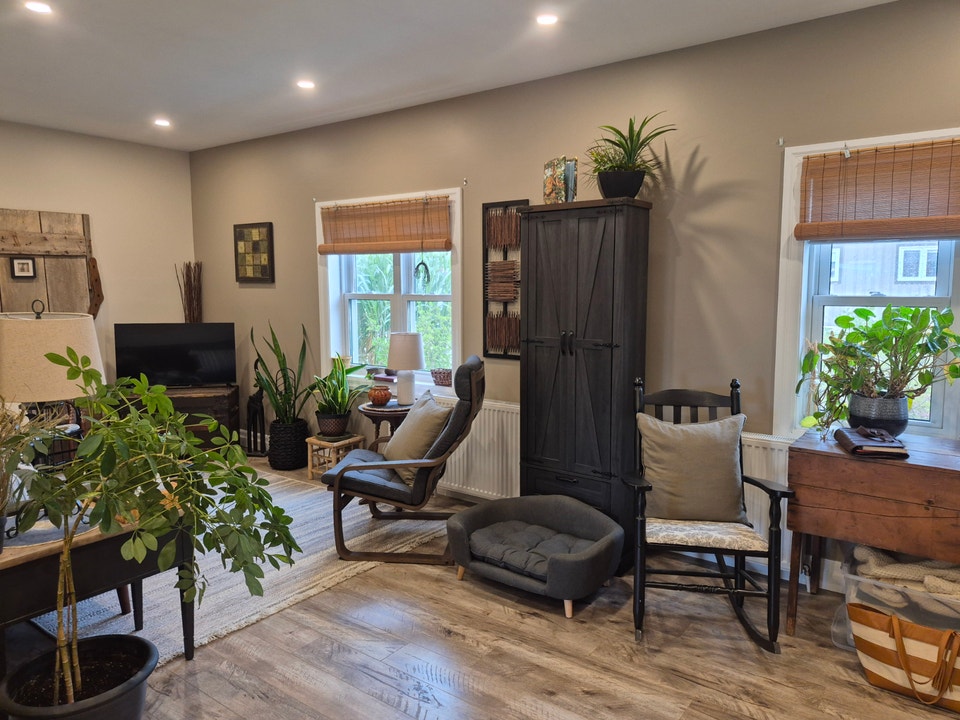 Baden One-Bedroom plus Sun Room 2