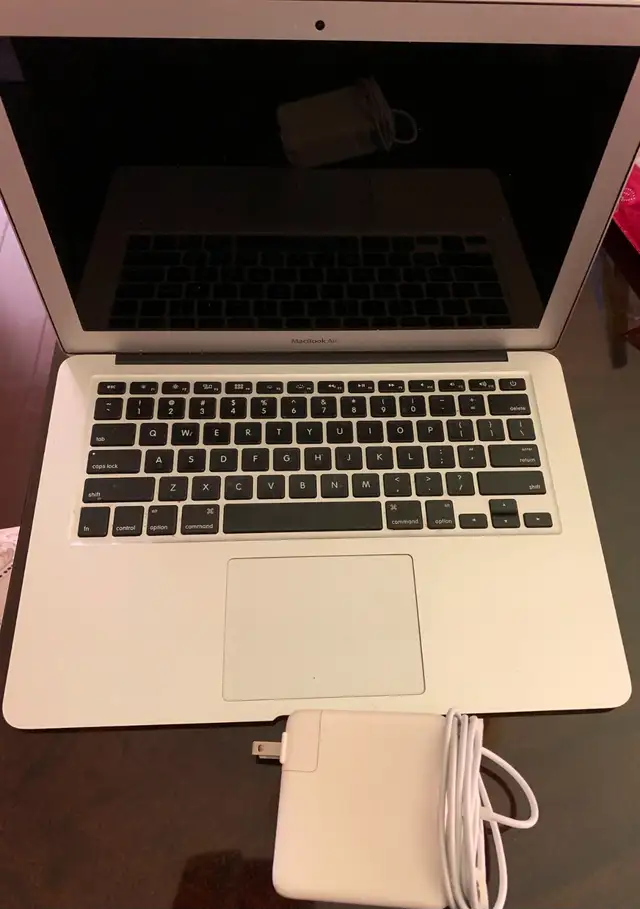 Laptop: Apple MacBook Air 6.2628643620065301225