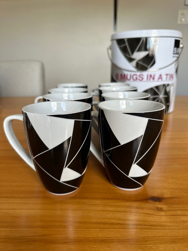 Ensemble de 8 tasses noir et blanc  dans Vaisselle et articles de cuisine  à Longueuil/Rive Sud - Image 4