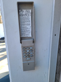 Garage door in excellent condition