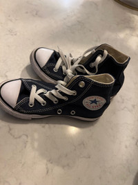 Kids converse shoes size 12 y