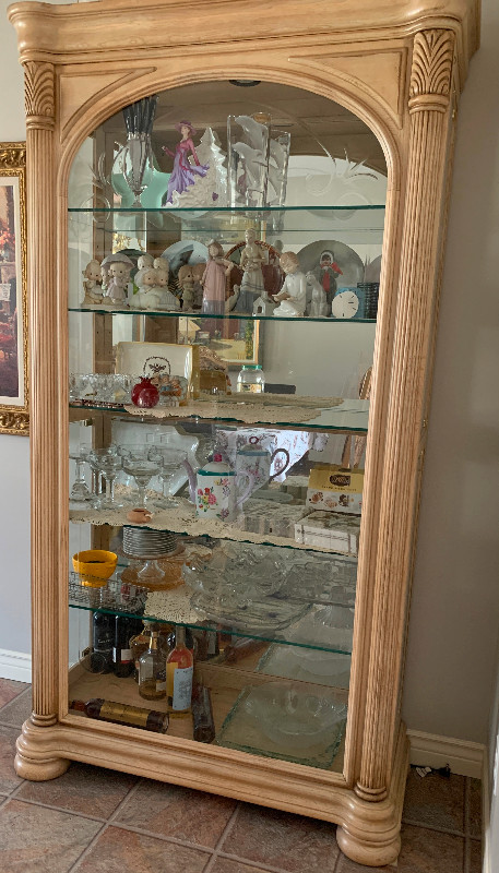 Curio Cabinet in Hutches & Display Cabinets in Kitchener / Waterloo