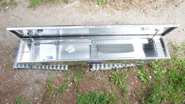 UWS 69" Truck Tool Box Low Profile Crossover Silver Slim-Line in Other Parts & Accessories in Hamilton - Image 2