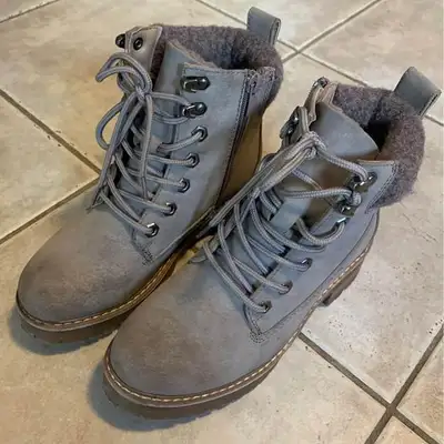 Madden Girl Winter Boots Size 6, View more