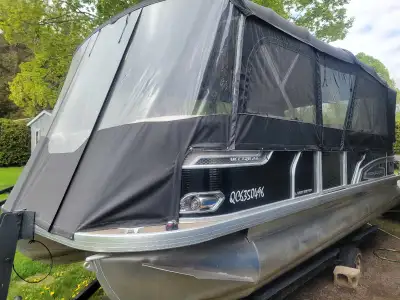 2018 pontoon vectra 23. mercury trust comand 60hp 4 stroke. camper canopy. very clean 50 hrs of use....