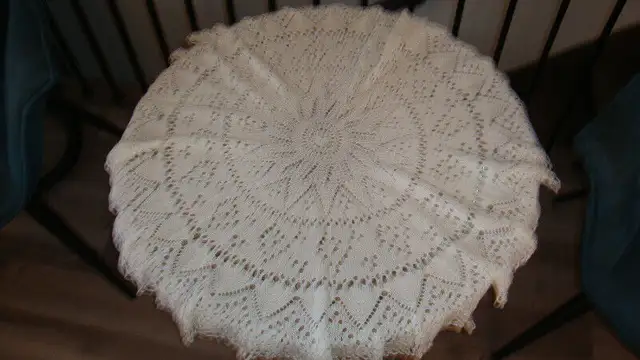 Nappe ronde en fil de coton tricotée à la main in Hobbies & Crafts in Lévis - Image 3