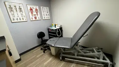 Location: Toronto (Bloor & Dufferin) A fully equipped private treatment room is available for rent i...