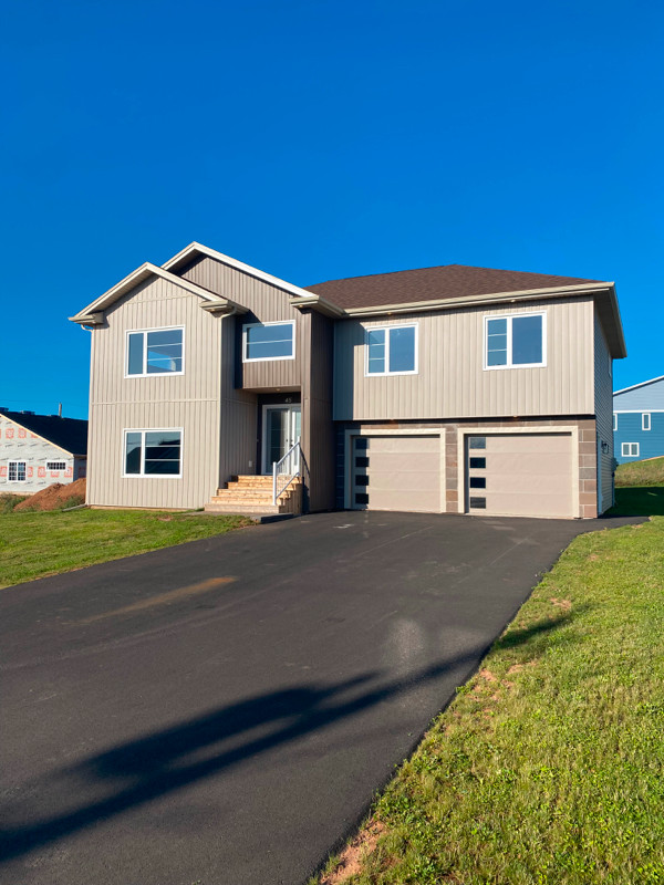 For Rent Spacious 4 Bedroom, 3 Bathroom House with Open Concept Long