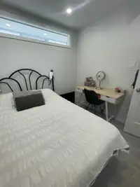 SHORT TERM Downtown Toronto private female room