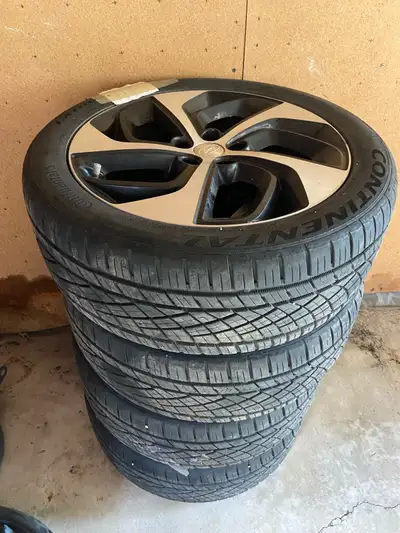 Originally from a 2018 Hyundai Tucson Ultimate 4x OEM Alloy Rims 19"x 7.5", 5 Lug, 115mm Bolt Patter...