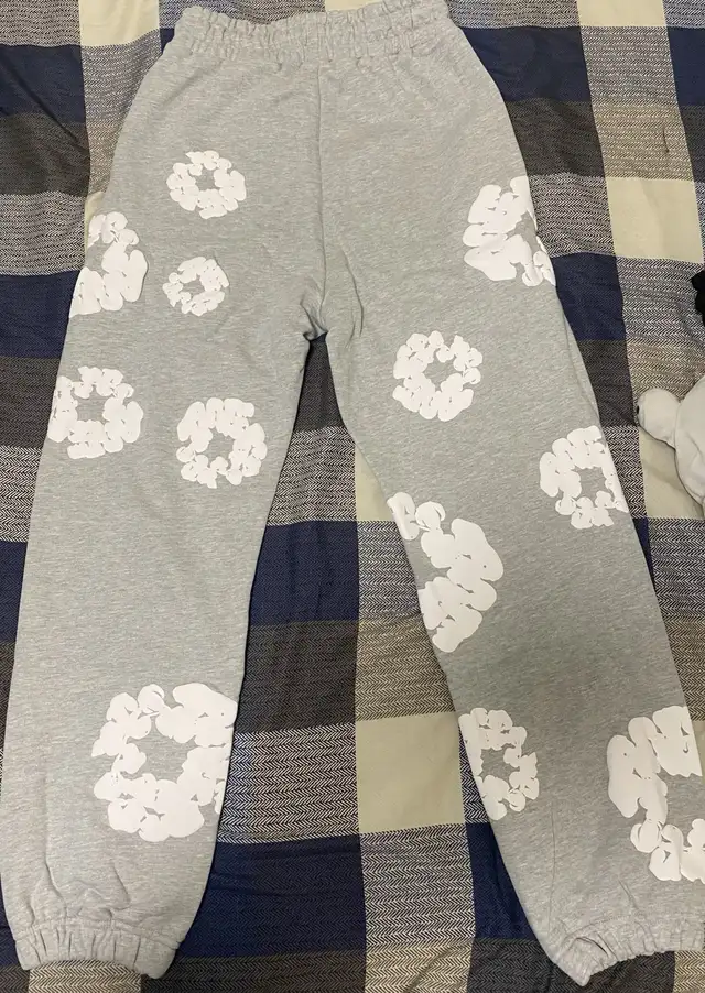 Denim Tears Sweatpants in Women's - Bottoms in City of Toronto - Image 3