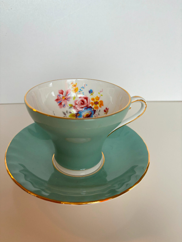 Vintage 1950's Aynsley Tea Cup w/ Saucer in Arts & Collectibles in Bedford