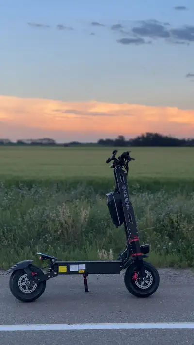 Very fast e scooter amazing for trails with heavy duty suspension in good condition rider for like 2...