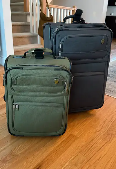 Heys 2 wheel luggage set - one carry on + one large suitcase In good condition $75 OBO