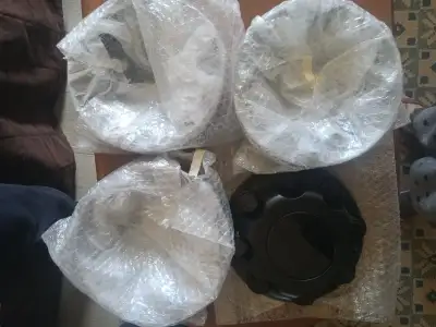 2007 GMC TRUCK HUB COVERS FOR SALE. WILL FIT GMC 2500, 3500 TRUCKS, SUBURBANS, AND TAHOE VEHICLES. B...
