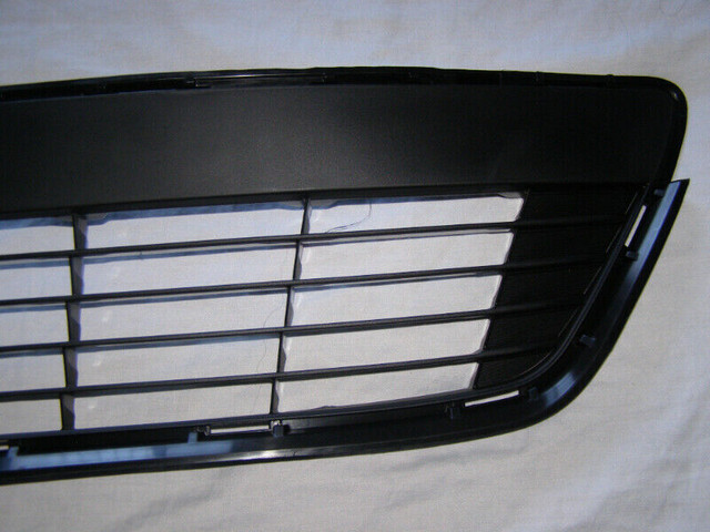 NEUF Grille Inferieur Toyota Yaris 2012 2013 2014 Bumper Grill dans Pièces de carrosserie  à Longueuil/Rive Sud - Image 3