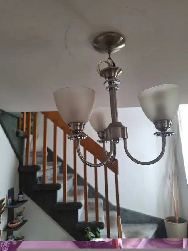 chandelier in Indoor Lighting & Fans in City of Montréal - Image 3