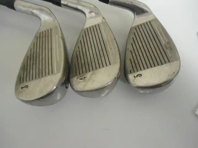 SET OF MEN'S RIGHT HANDED GOLF CLUBS WITH BAG   21 in Golf in Sudbury - Image 5