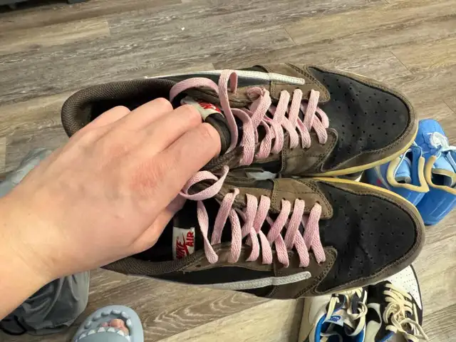 Jordan 1 Retro Low OG SP Travis Scott Mocha in Men's Shoes in City of Toronto - Image 4