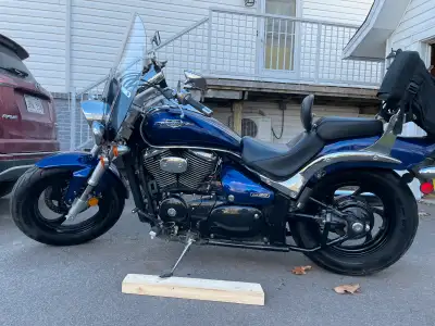 2005 Suzuki M50. 800 cc. Mustang seat, windshield, light bar, backrest, parcel carrier and bag, Mich...