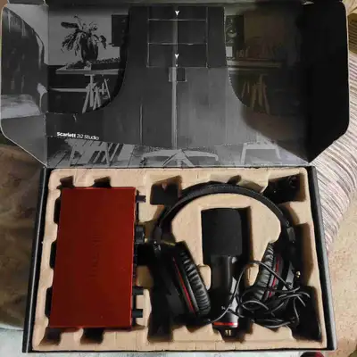 $300 or best offer! This is the 4th generation of scarlett interfaces. Has 2 inputs and 2 outputs, 2...