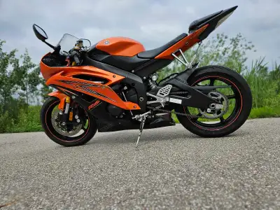 2009 Yamaha R6 Vivid Orange and Raven black Fuel Injection w/YCC-T and YCC-I 6 speed with multi plat...