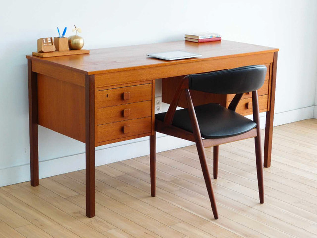 Vintage Danish Desk for Domino Møbler dans Bureaux  à Ouest de l’Île