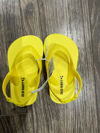 Toddler sandals size 5 (New)