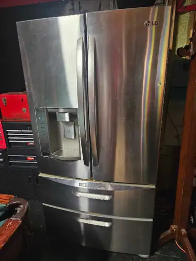 frigidaire LG 800$, View more