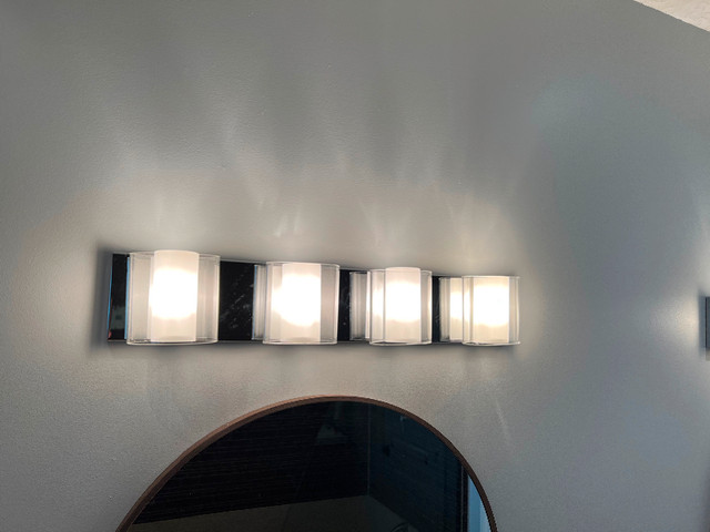 Light fixture in Indoor Lighting & Fans in Kitchener / Waterloo - Image 2