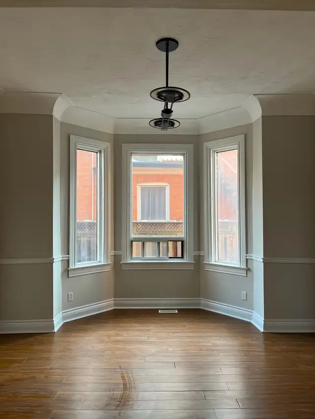 spacious 2 bdr main floor in Stinson