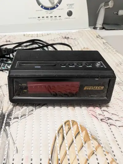 Barely used alarm clock still works in great shape. Will deliver.
