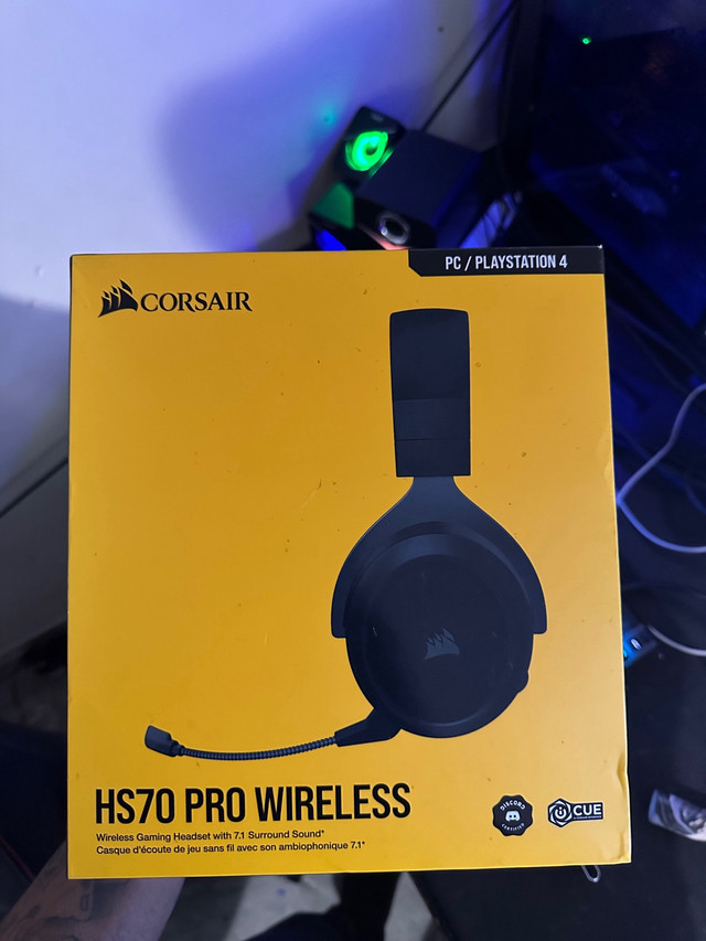 HS70 PRO WIRELESS Corsair Gaming Headset in Speakers, Headsets & Mics in London