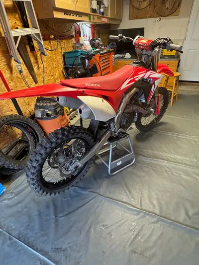 2019 Honda crf450r. Engine is completely fresh with new bottom end, top end with new cylinder as wel...