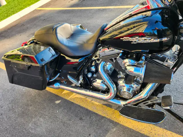 2010 harley davidson street glide in Street, Cruisers & Choppers in Ottawa - Image 9