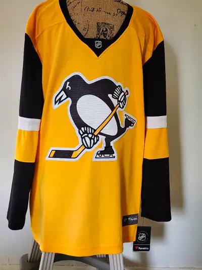 Womens Pittsburgh Penguins Alternate Jersey, View more