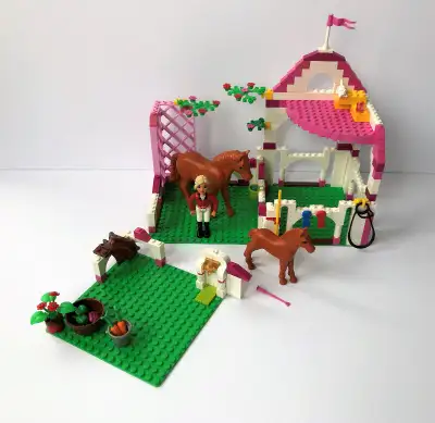 Lego set 7585 Horse Stable – 204 Pieces – 1 Minifig - Belville, View more