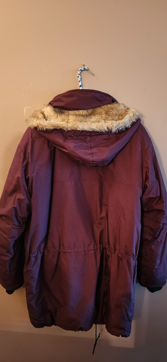 Manteau d'hiver Kanuk  dans Femmes - Hauts et vêtements d'extérieur  à Longueuil/Rive Sud - Image 2