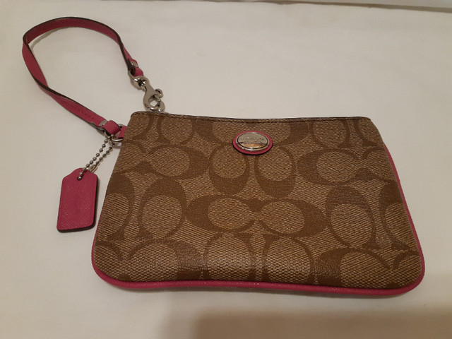 Women's New Small Coach Brown/Taupe/Rose Wristlet/Change Purse in Women's - Bags & Wallets in City of Halifax - Image 2