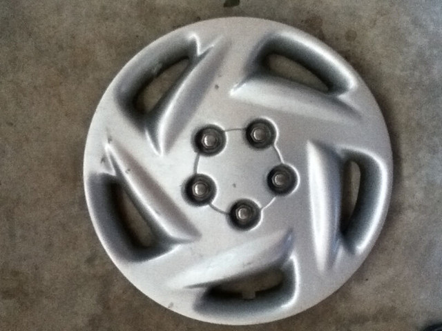 Chrysler generic grey wheel cover, several types. in Tires & Rims in Hamilton